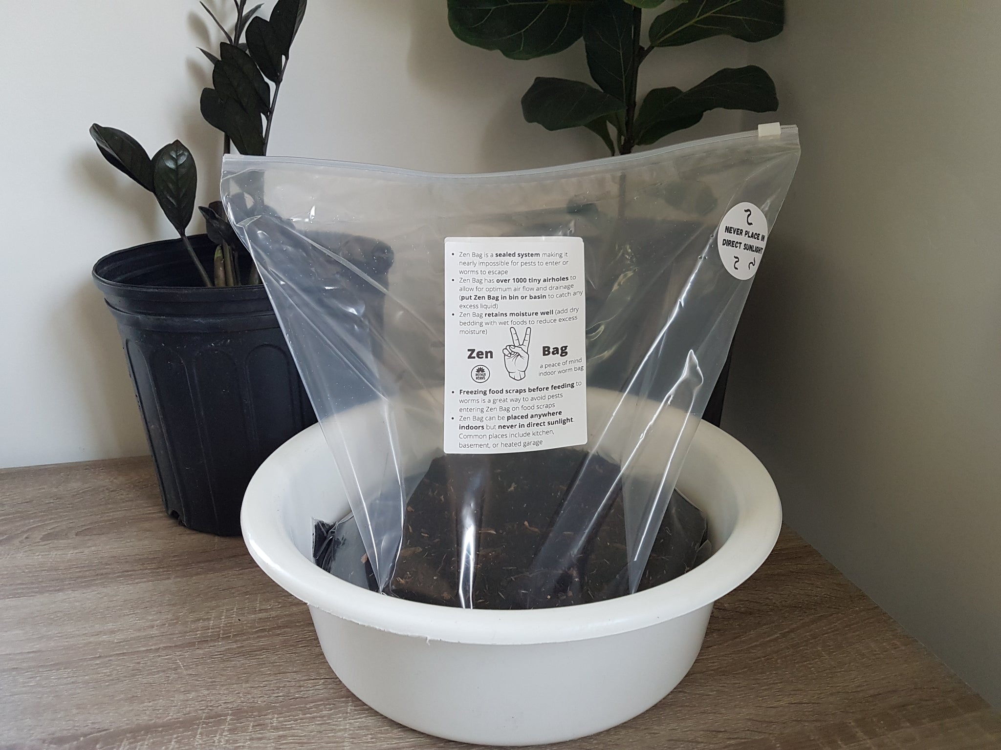 Q1) Zen Bag: Sealed Indoor Worm Composter (Lettermail Eligible